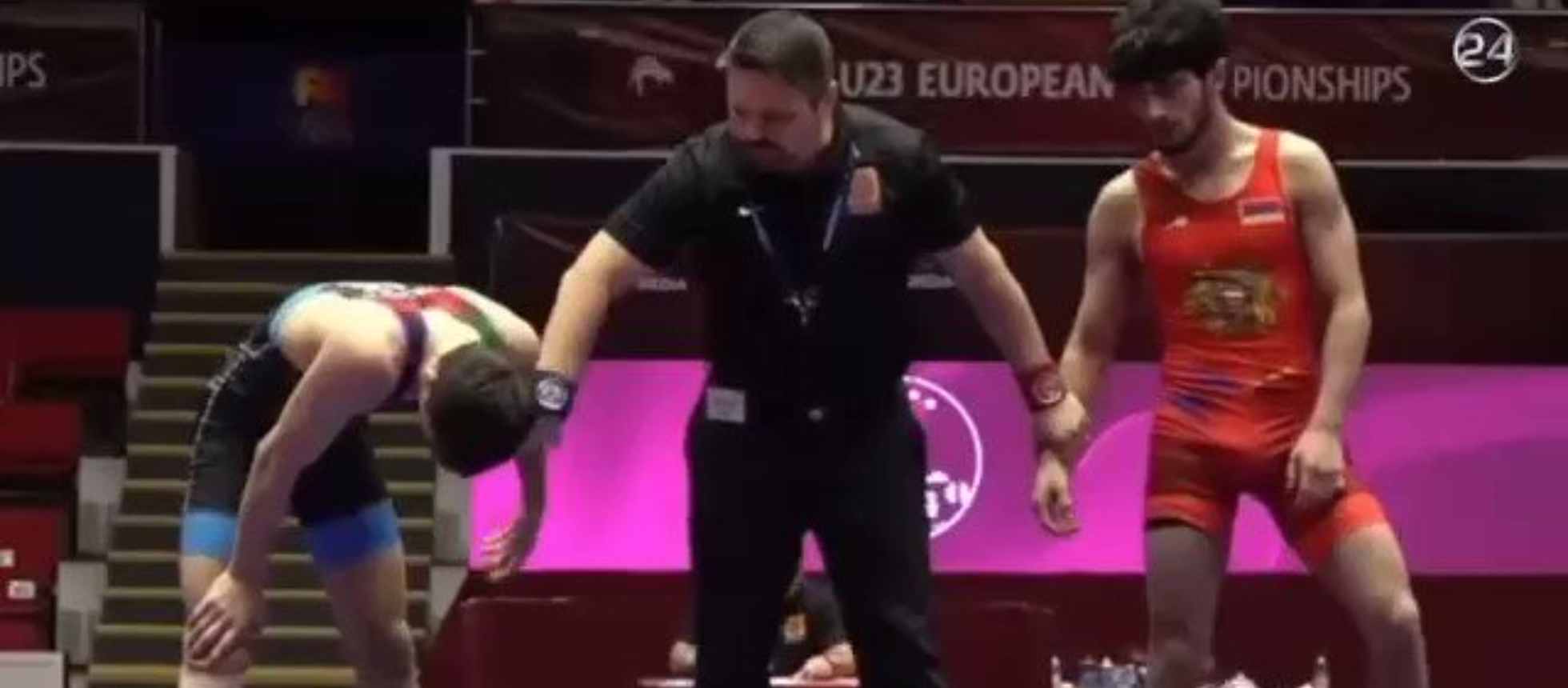 (Video) Kid snaps during wrestling match and puts Hands on his opponent