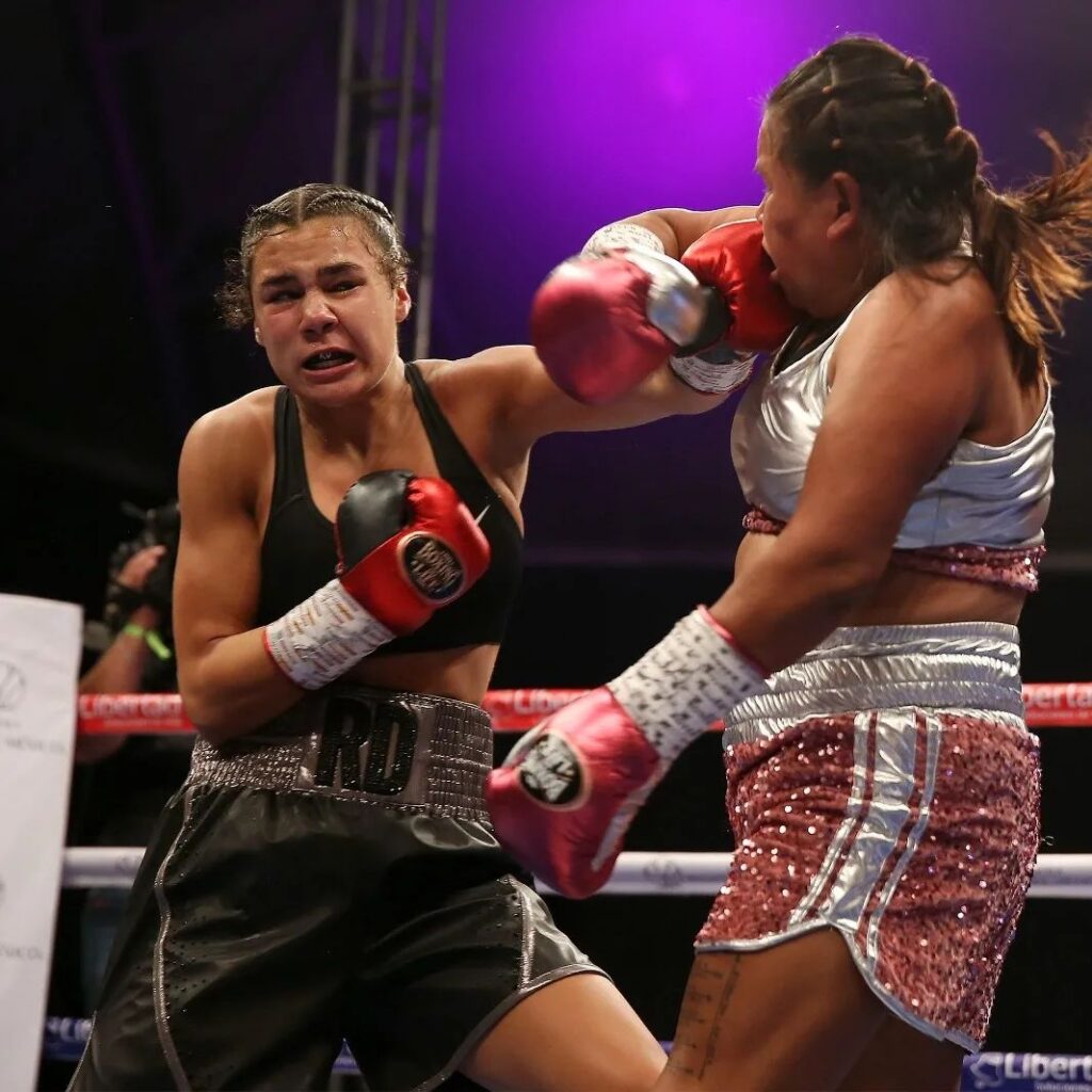 15-year-old girl made professional boxing debut against 39-year-old ...